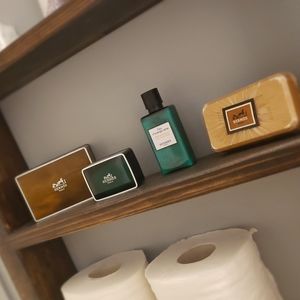 Hermes Lot - Luxury soaps with plastic case